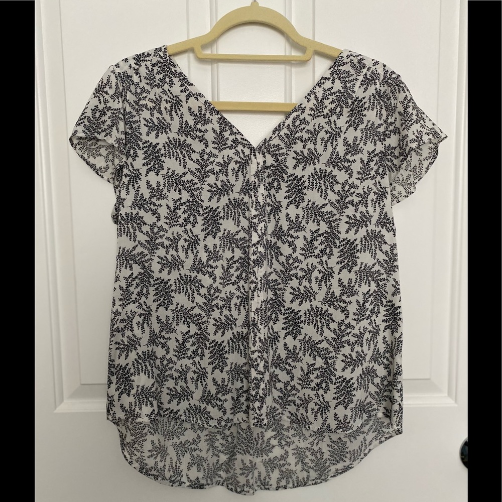 Fun2Fun White Rouland V-neck blouse